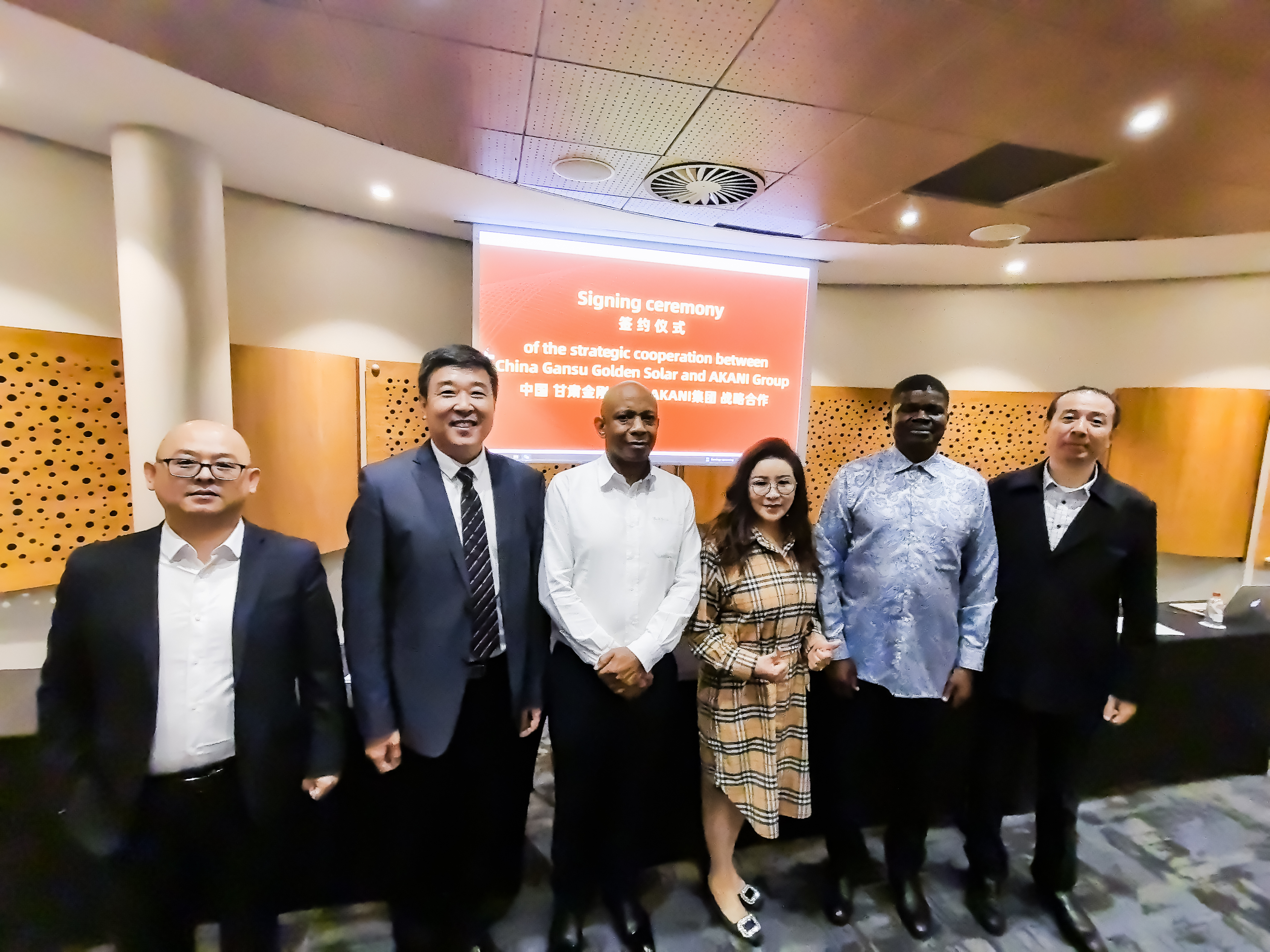 ������Ե���Я��AKANI�����������з����ܺ����±��